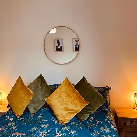 City Of Chester Award Winning Cottage -Pixie Terrace Chester Eksteriør billede