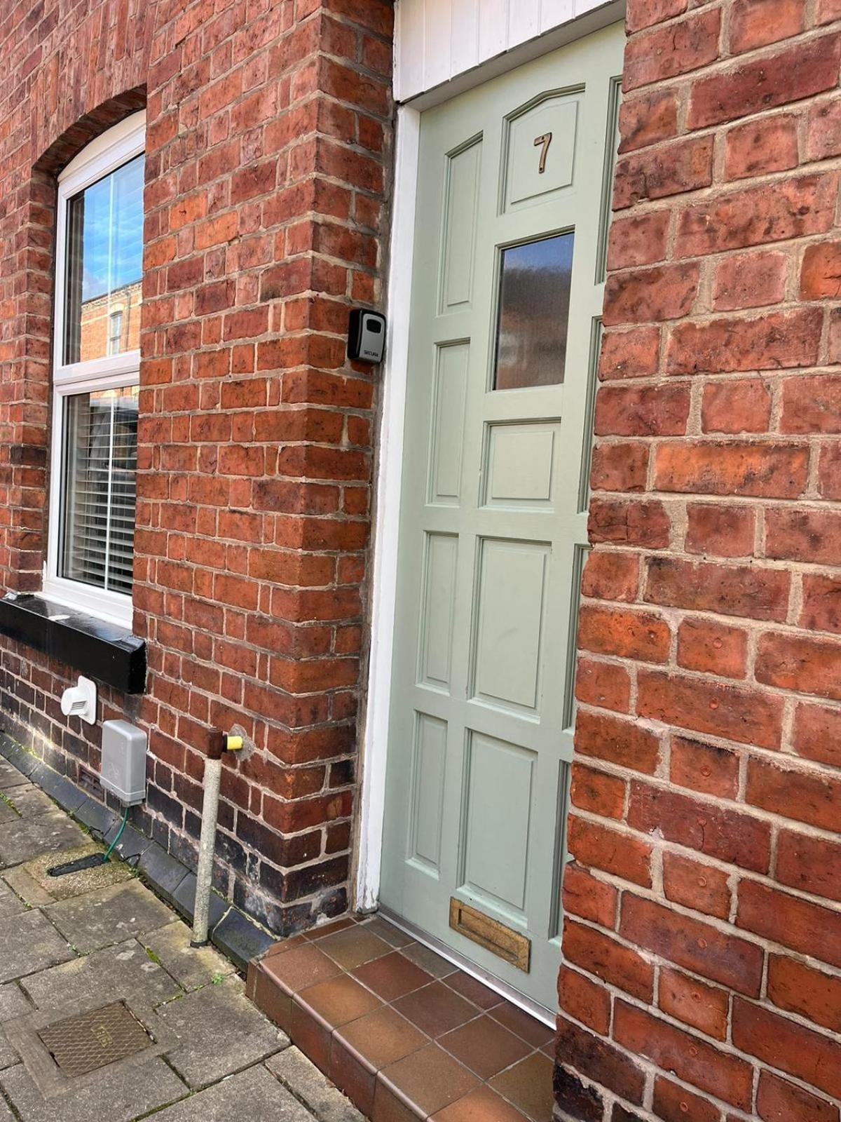 City Of Chester Award Winning Cottage -Pixie Terrace Chester Eksteriør billede
